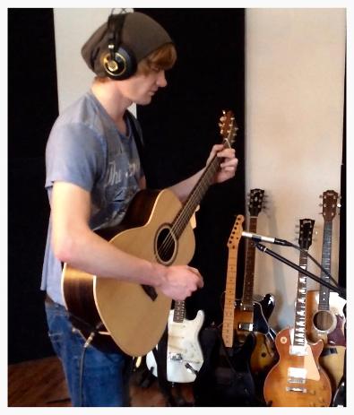 Gitarrenschüler Jannis