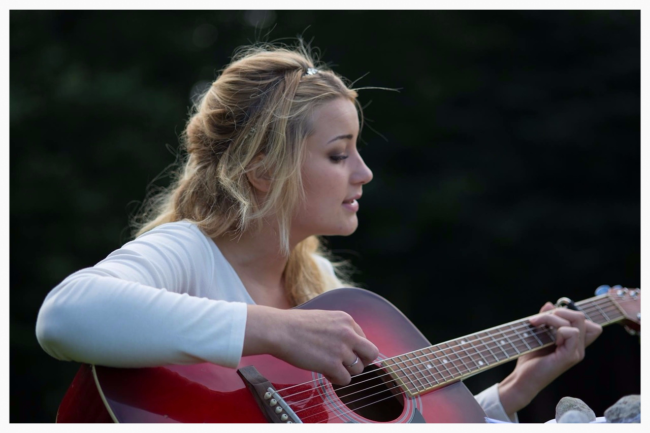 Gitarrenschülerin