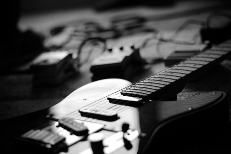 guitar black and white